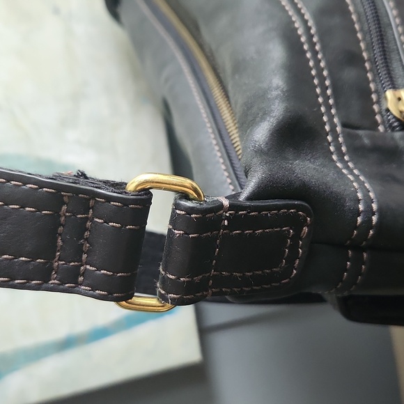 •Fossil Crossbody - Picture 4 of 16